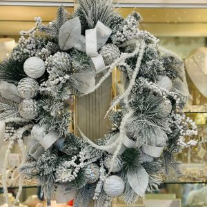 Deluxe Snowy White Wreath