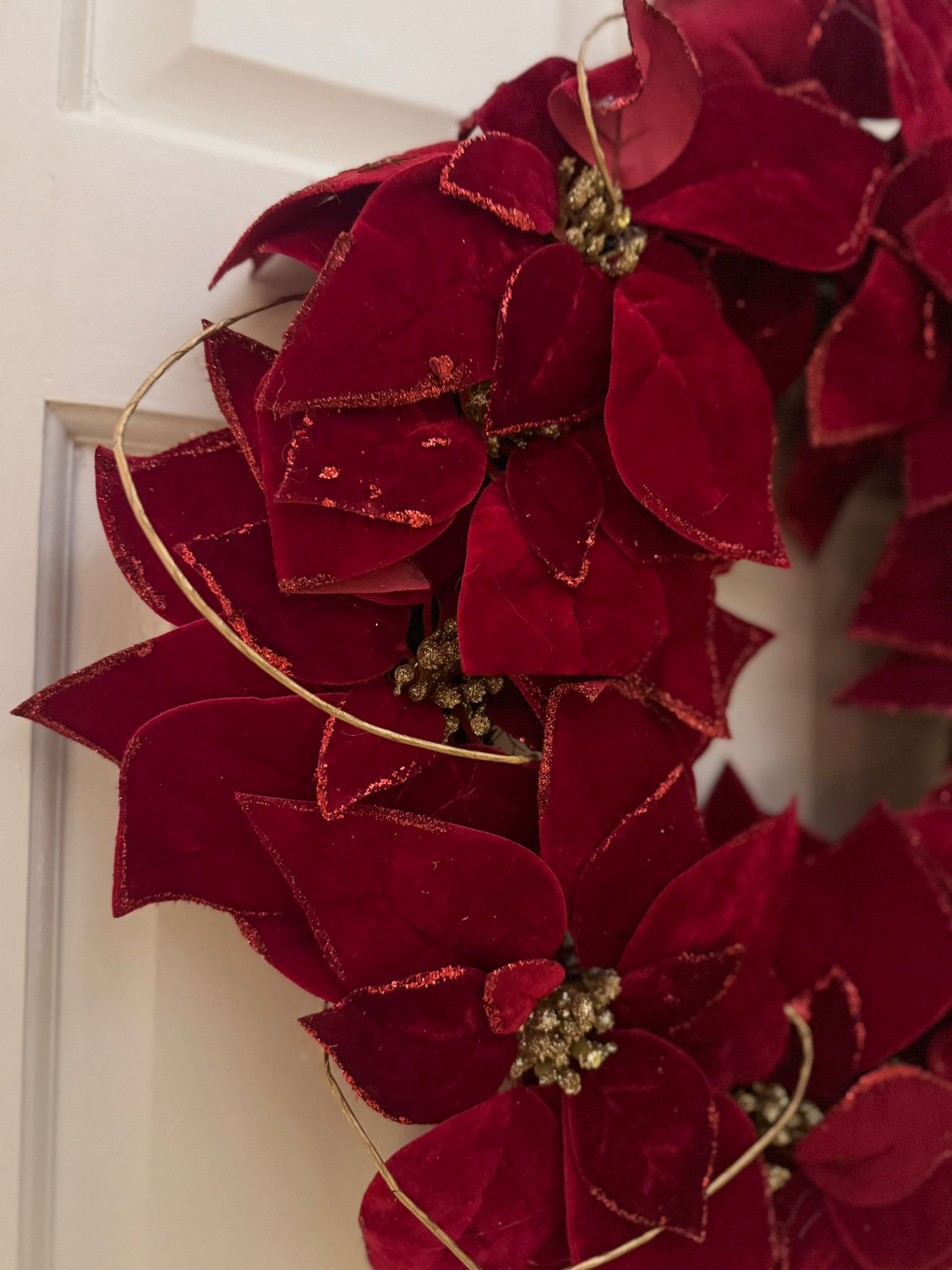 Deluxe Dark Red Poinsettia Wreath 61cm - Image 2