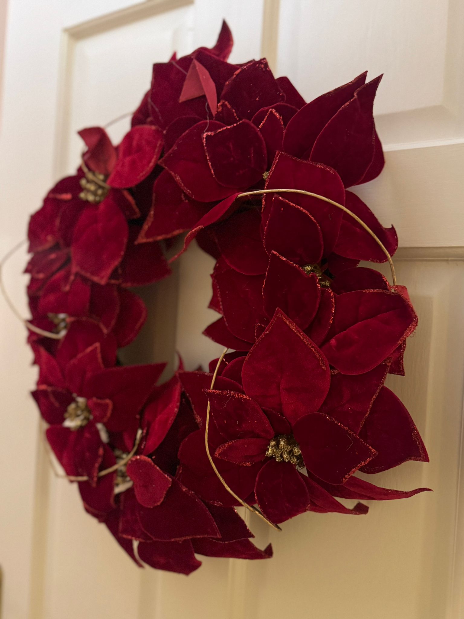 Deluxe Dark Red Poinsettia Wreath 61cm - Image 3