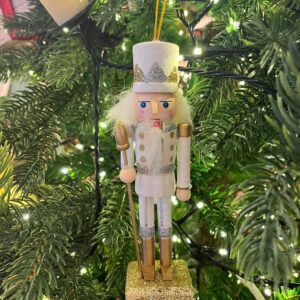 Small Nutcrackers White/Gold