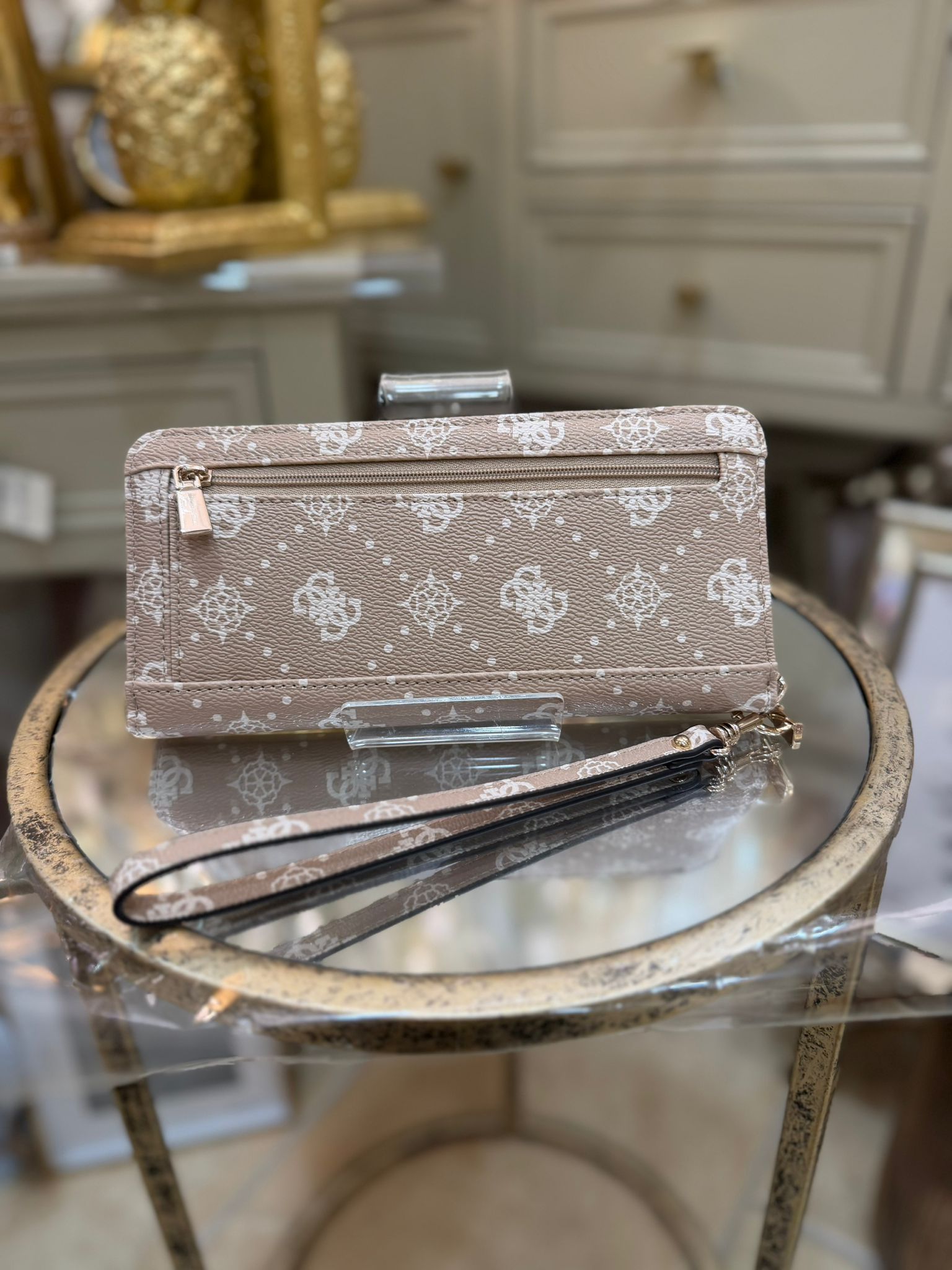 GUESS Carrie Maxi Wallet Beige Logo - Image 2