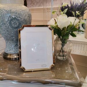 Elegance Gold Tone Scallop Edge Photo Frame 4" x 6" (10 cm x 15 cm)