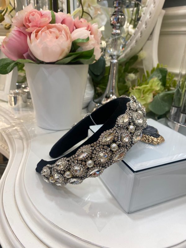 Elegant Headband With White Crystals