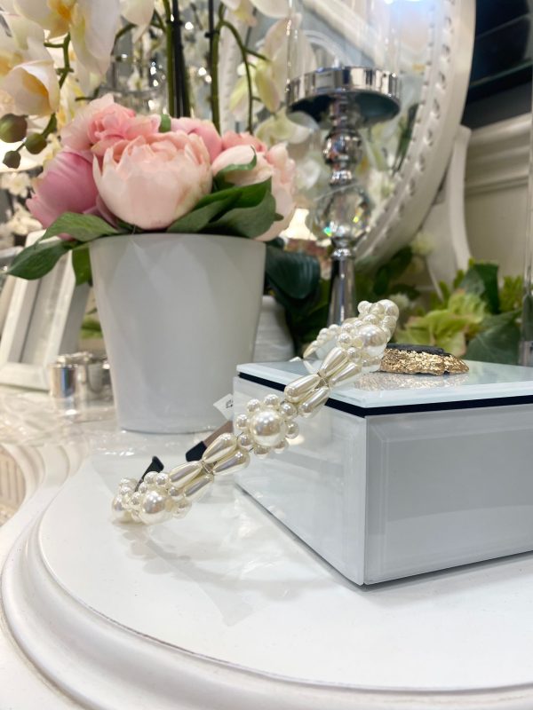 Elegant White Headband With White Pearls