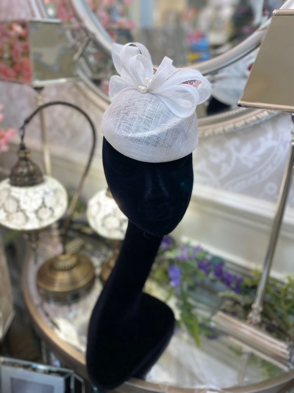 White Beret With Pearl Detail - Image 2