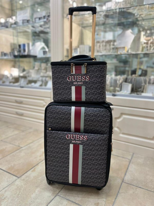 GUESS Vikky Beauty Case Black/Merlot - Image 2