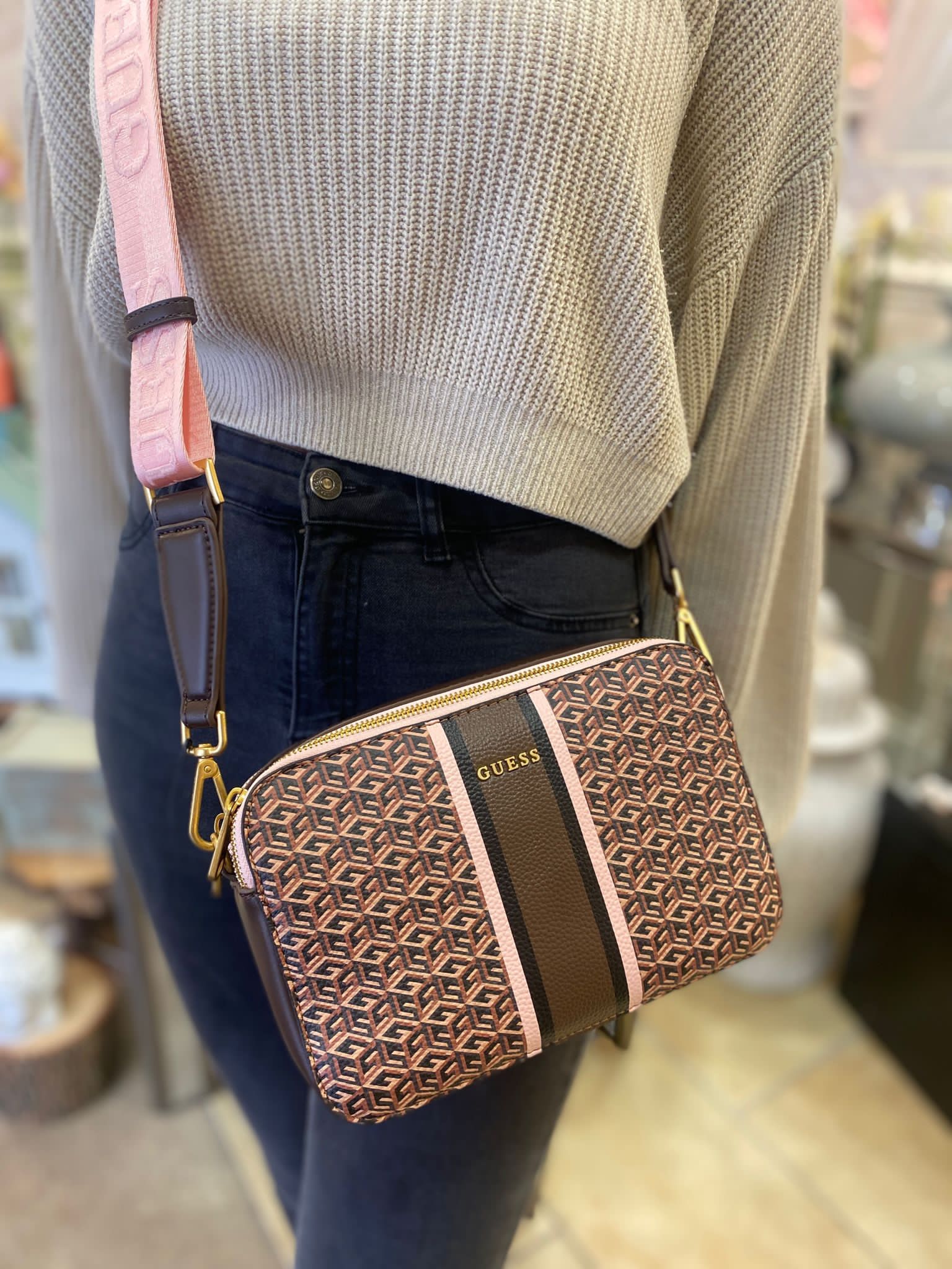 GUESS Rainee Camera Bag - Image 3