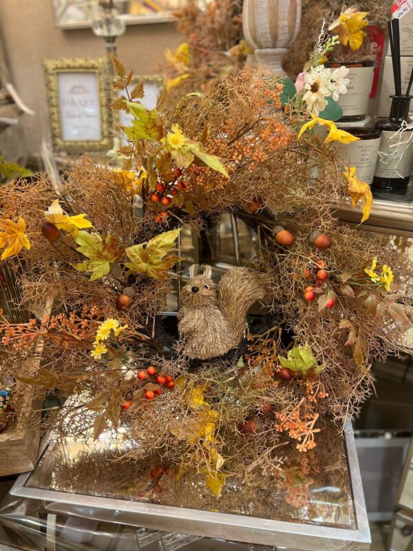 WREATH with Squirrel, Acorns and Foliage 55cm - Image 2