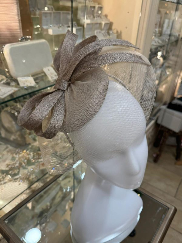 Almond Veil Fascinator with Ribbon Knot - Image 2