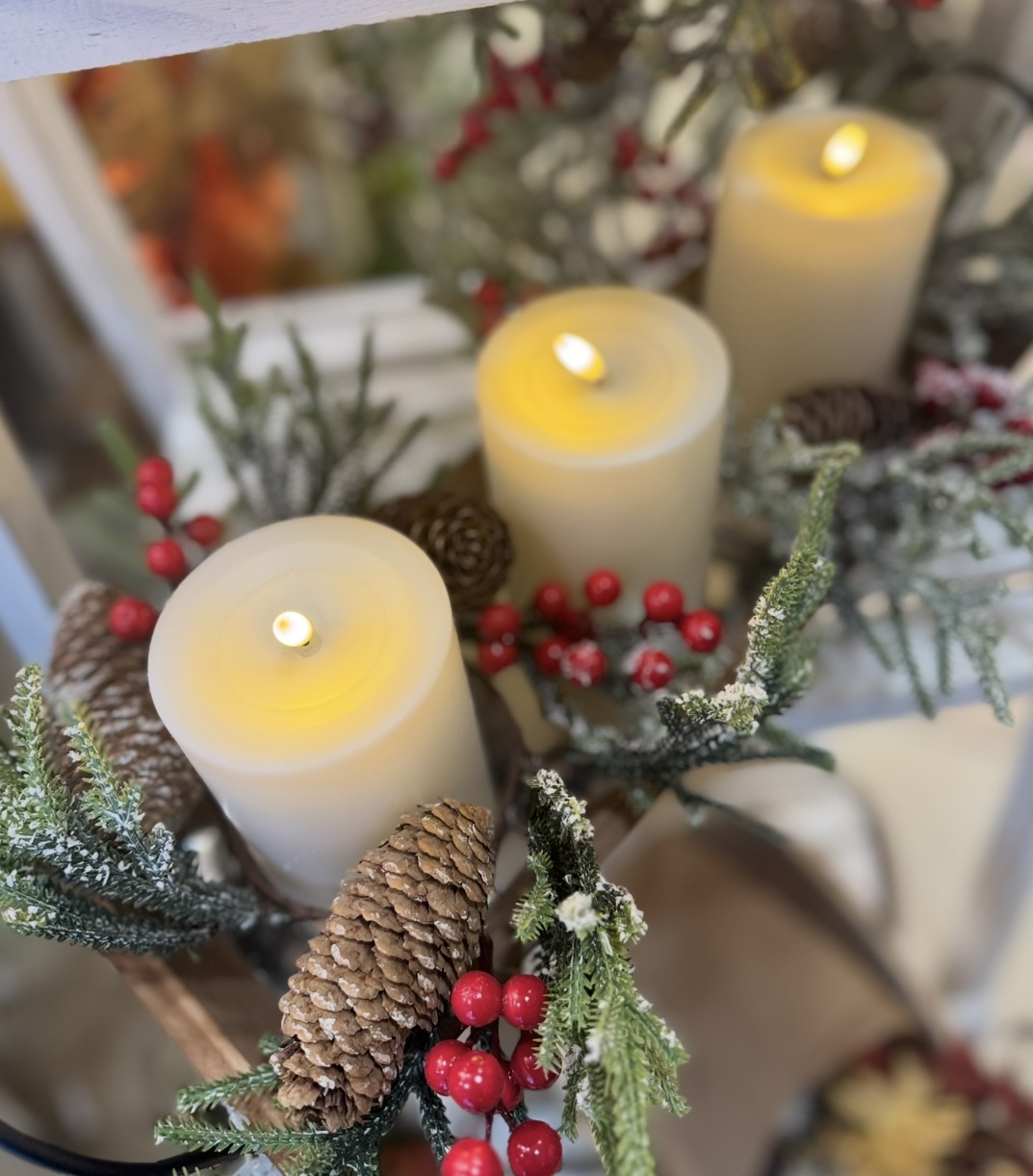 Wooden Tray Centrepiece with Autumnal & Xmas Foliage - Image 3