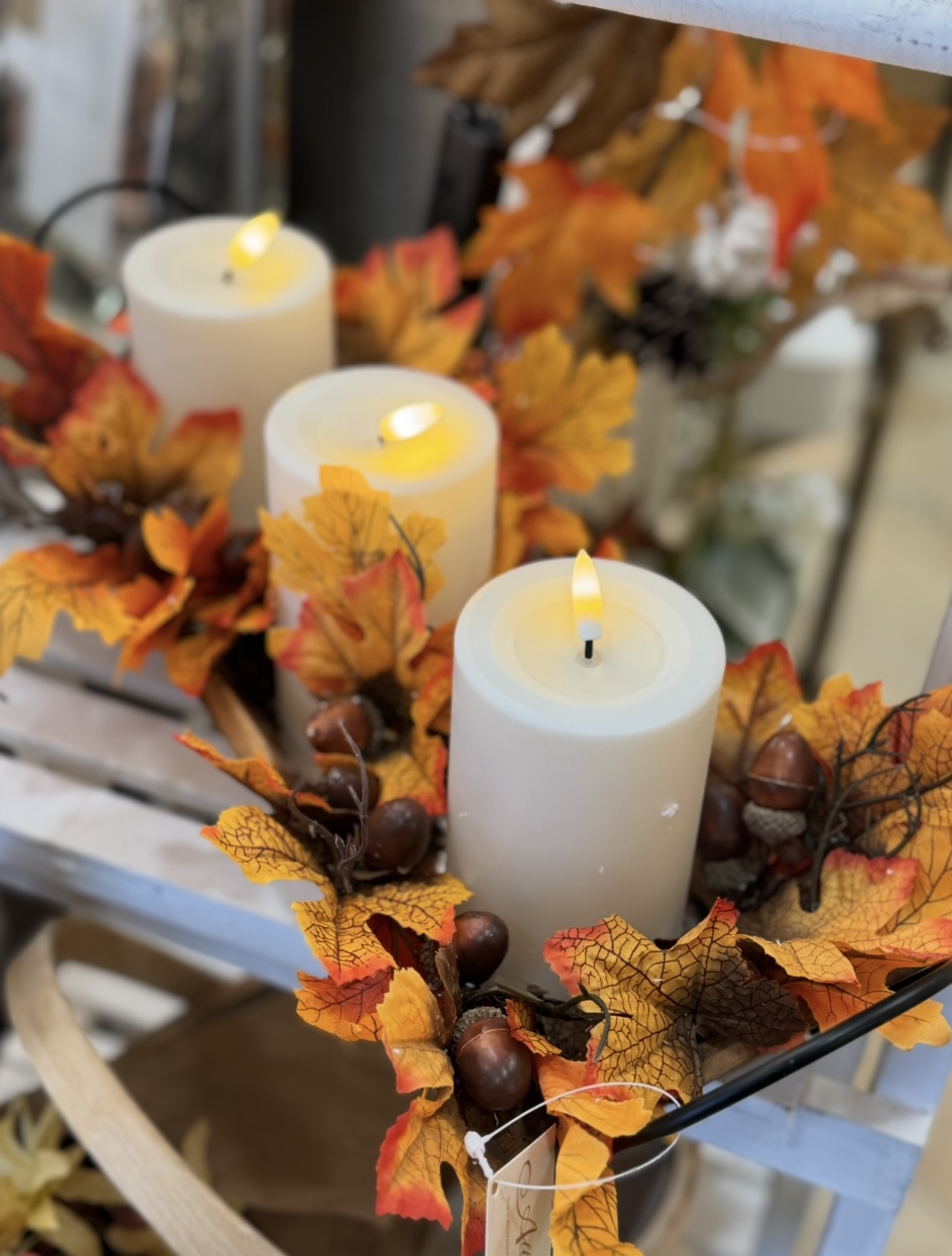 Wooden Tray Centrepiece with Autumnal & Xmas Foliage - Image 2