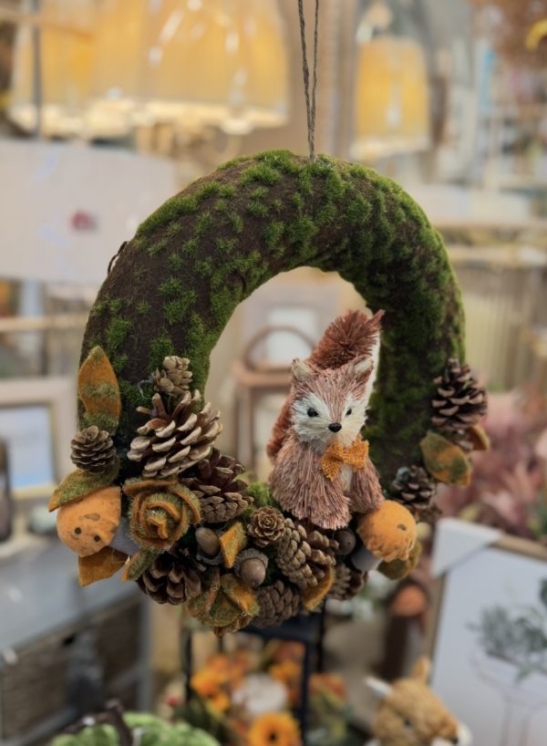 Autumnal Fox Pinecone Wreath & Felt Decor - Image 3