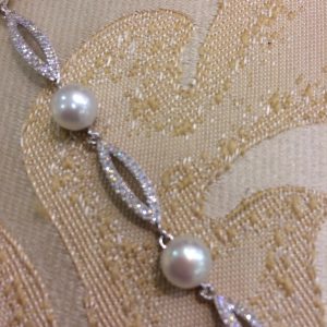 Beautiful Diamante & Fresh Water Pearl Bracelet