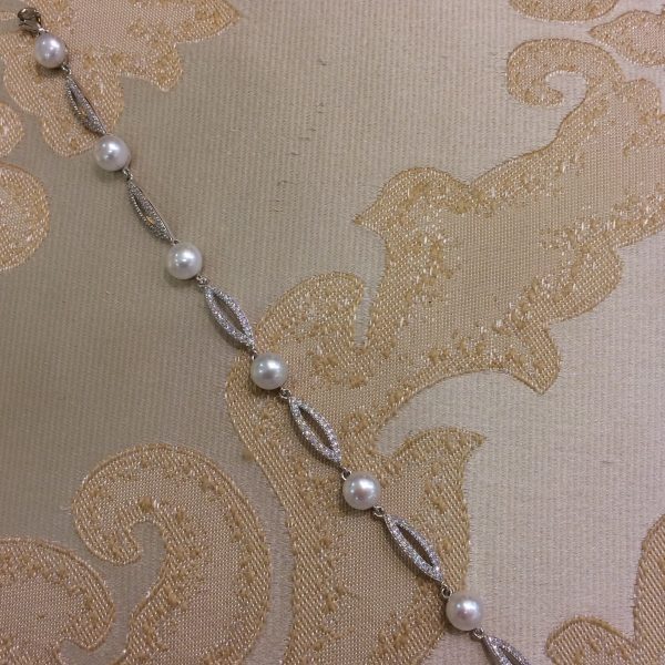 Beautiful Diamante & Fresh Water Pearl Bracelet