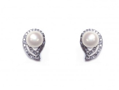 Pretty Fresh Water Pearl & Silver Stud Earrings