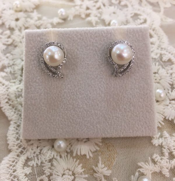 Pretty Fresh Water Pearl & Silver Stud Earrings