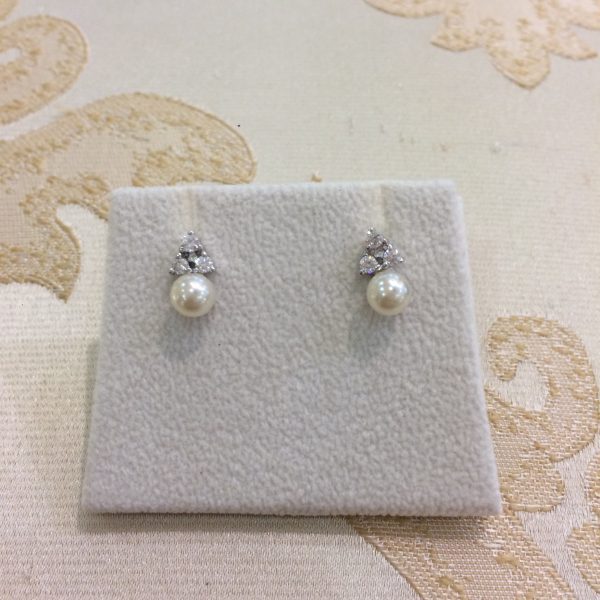 Beautiful Pearl & Silver Stud Earrings