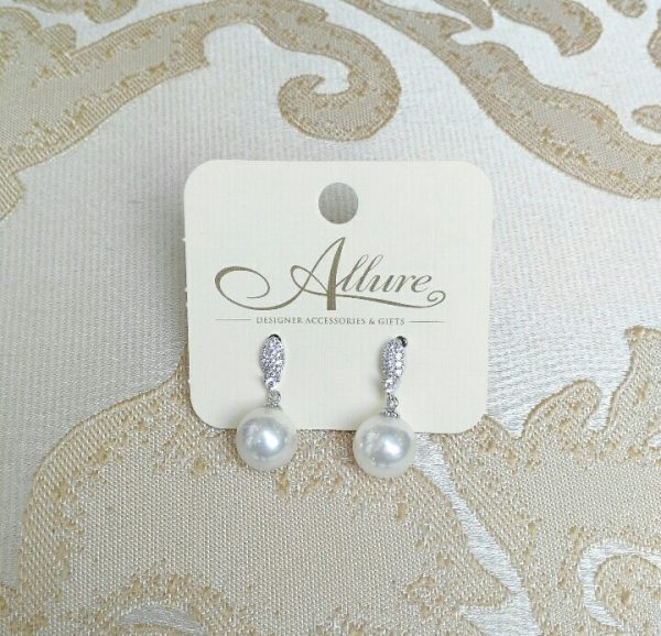 Dainty Pearl Drop Earrings